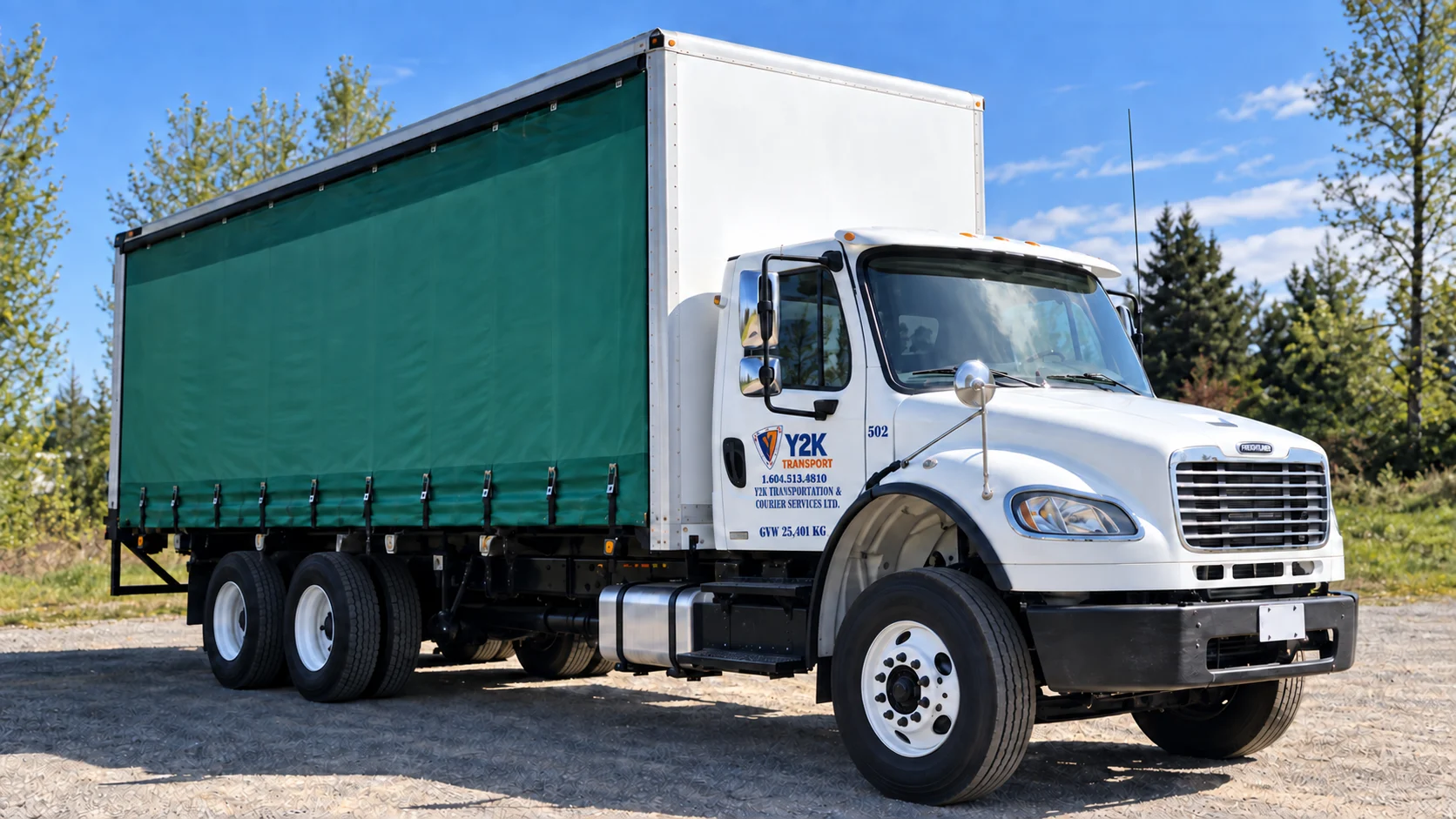 Y2K Transport flatdeck truck with an open deck